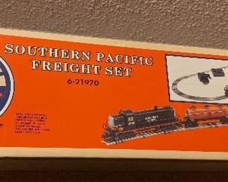 Custom curated Lionel Electric Train  collection includes Southern Pacific Freight set and 14 individual cars.  Several are grocery/food brand themed.