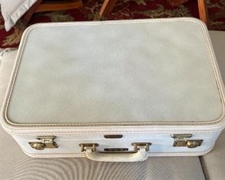 Vintage Oshkosh suitcase - white with pale pink trim, blue satin interior, with key and luggage tag