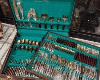 James Flatware (144 pcs)