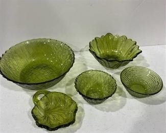 Vintage emerald glass bowls (5)