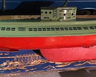 Wolverine S-87 Diving Submarine with Box