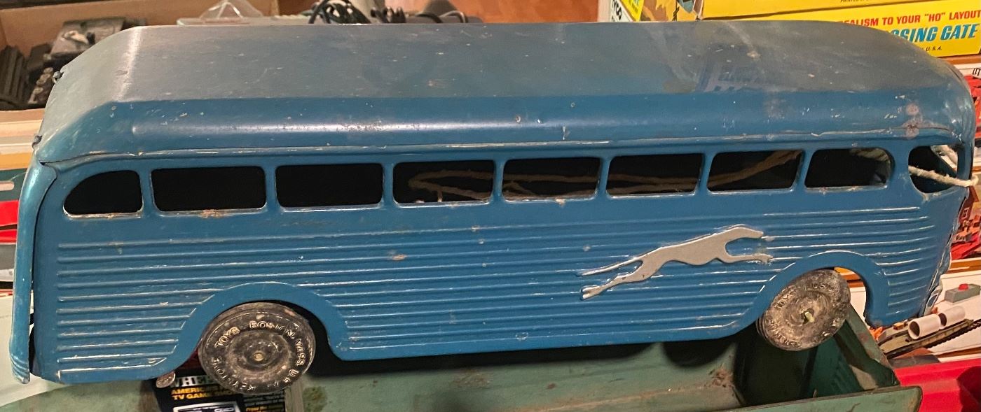 Metal Kingsbury 228 Greyhound Bus