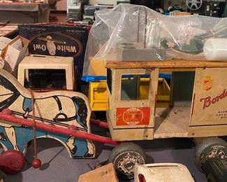 Old Rich Toys Wooden Borden's Milk Wagon with Accessories