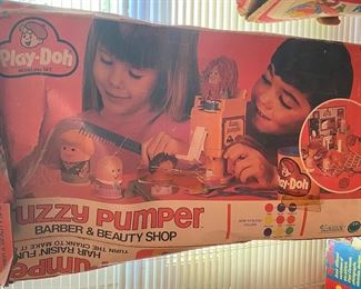 Play-Doh Fuzzy Pumper Barber and Beauty Shop