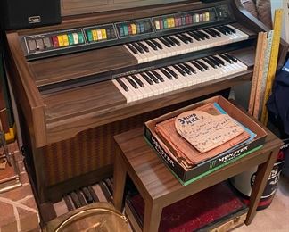 Lowrey Genie 44 Electric Organ