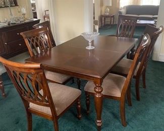 Dining Table w/ 8 Matching Chairs 