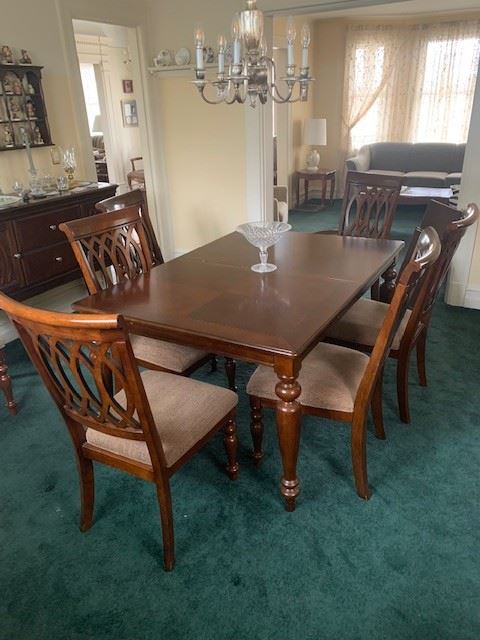 Dining Table w/ 8 Matching Chairs 