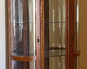 Pulaski Rounded Sides Lighted Curio 