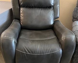 Electric Recliner (as is-arm needs repair)
