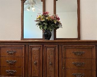 Vintage Broyhill Bedroom: Dresser w 2 Mirrors, Bed Frame and Nightstand