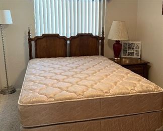 Vintage Broyhill Bedroom: Dresser w 2 Mirrors, Bed Frame and Nightstand