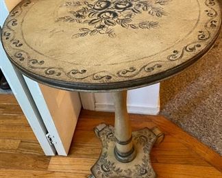 Accent table