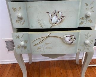 Accent table