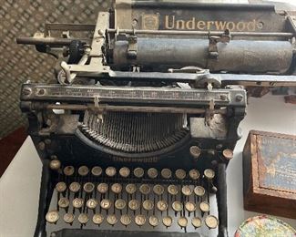 antique underwood typewriter 