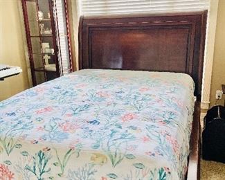 Queen sleigh bed