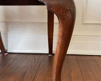 Vintage Kittinger Queen Anne Style Mahogany Dining Chairs with Pad Feet. Set Includes 2 Arm and 6 Arm Chairs in Excellent Condition. Photo 4 of 6. 