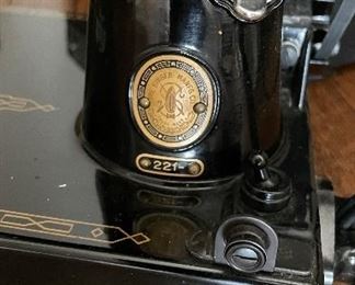 Singer 221- Featherweight Sewing Machine. Photo 2 of 5. 