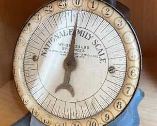 Vintage National Family Scale. 