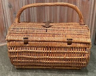 Picnic Basket. 