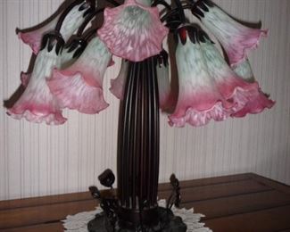 Tiffany Style Tulip pink Shade Lily Table Lamp 

