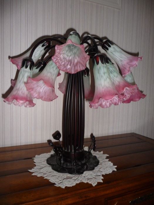 Tiffany Style Tulip pink Shade Lily Table Lamp 

