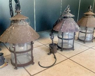 Outdoor lantern style lighting by Robers
