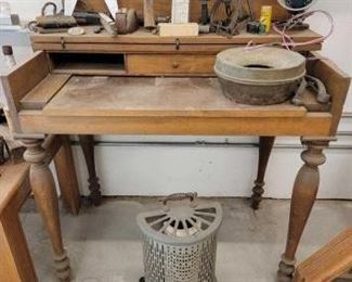 #1512 • Wooden Desk