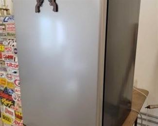 #1542 • Frigidaire Fridge