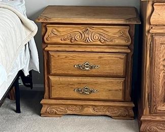 King/Queen Oak Bedroom Set with bedrails. Very Heavy, need 2+ people to move