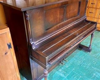 Kroeger Piano Co. Upright Piano