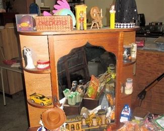 Mirror cabinet and toys