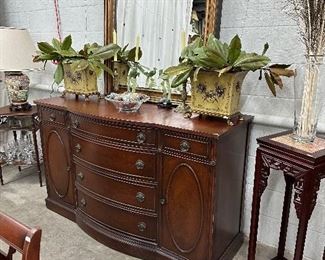 Large Hepplewhite mahogany buffet 