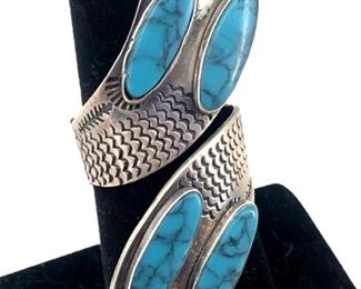Vintage Sterling Silver & Turquoise Ring
