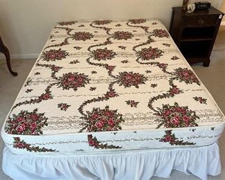 Full Mattress/Box spring