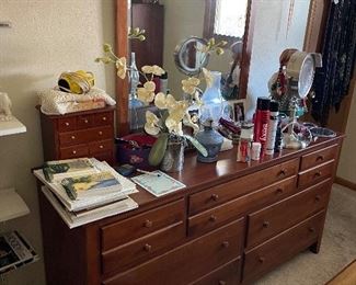 Full view Dresser with mirror 