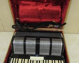 Scandalli Accordion - Made in Italy - Low Serial Number - Geib Original Case