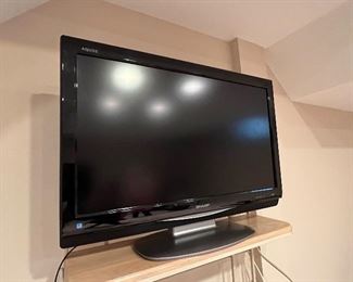 145. Sharp Aquos TV (31")