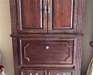 171. Bernhardt Desk/Cabinet (42" x 24" x 81")