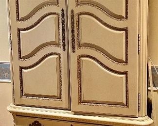191. Thomasville Armoire (54" x 26" x 93")