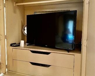 191. Thomasville Armoire (54" x 26" x 93")                          192. Samsung TV (39")