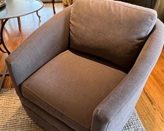 Swivel Chair (close)