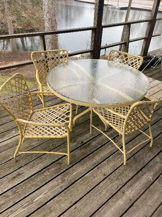 Brown Jordan table and 4 chairs