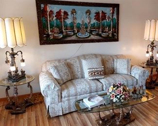 wow,that picture on the wall is 3d and lights up,it was the homeowners favorite,those lights are killer too!