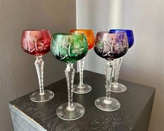 Lot 002-DR: Colorful Hungarian Stemware

Features: 
•	Five stems, various colors

Dimensions: 8”H


Condition: Excellent pre-owned condition



