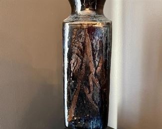 Lot 007-DR: Tall Decorative Artisan Vase

Features: 
•	Handsome, tall, onyx-colored vase with multi-colored undertones.


Dimensions: 20.5”H

Condition: Very Good Pre-owned condition

