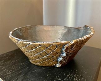 Lot 010-DR: Artisan Ceramic Bowl

Features: Rustic, glazed earthenware bowl


Dimensions: 10”D x 4.5”H


Condition: Very Good pre-owned condition

