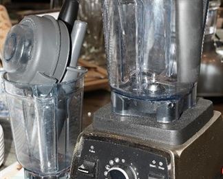 Vitamix pro series 750 with many accessories/attachments