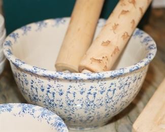 Set of 2 blue/white speckled nesting mixing bowls