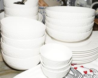 Pfaltzgraff Haisley dish set