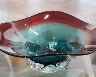 Red/blue art glass bowl by Suzanne Kindland